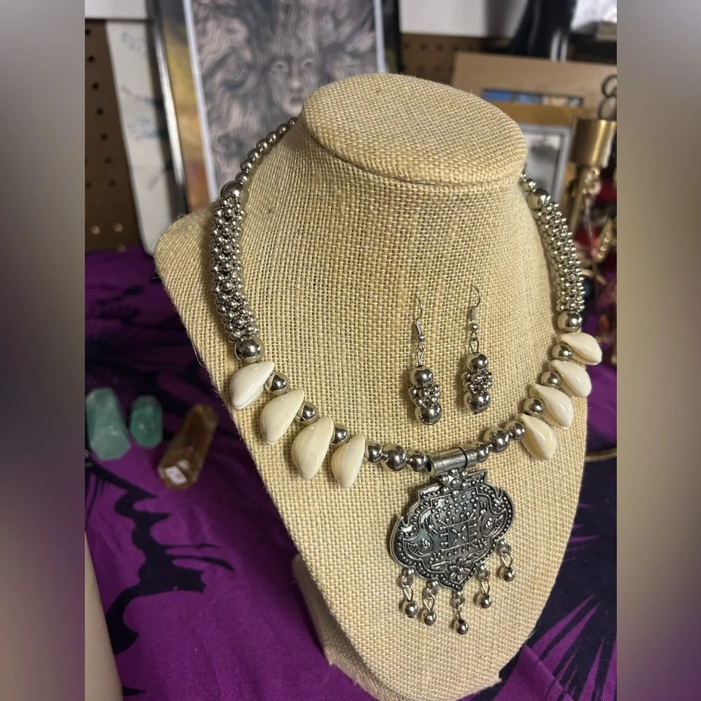 NEW Oxidized Silver Metal Shell Hindu Navratri Choker Necklace Set - Picture 4 of 4